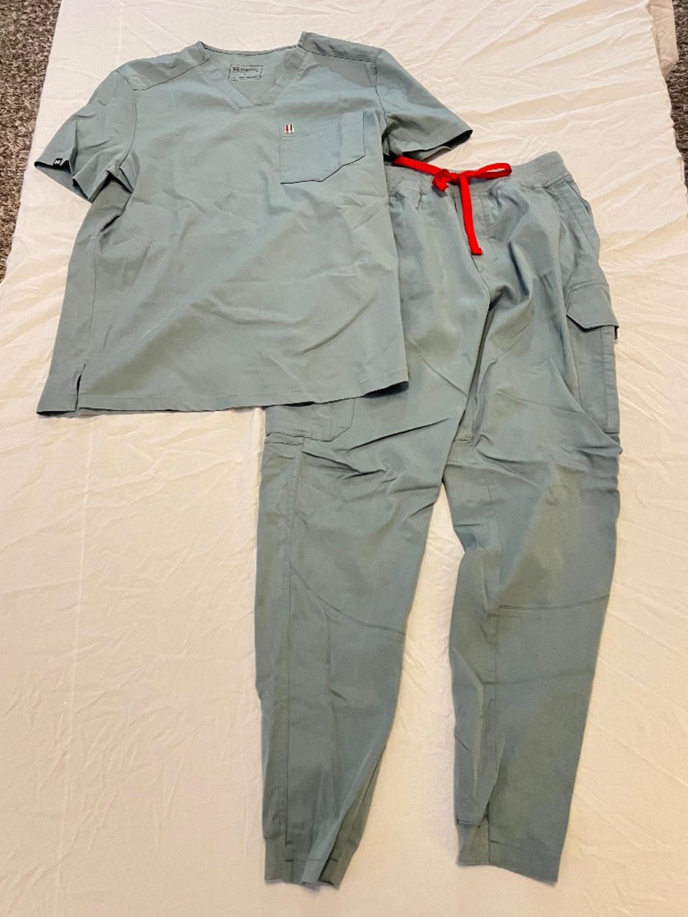 Mediclo Sustainable Scrub Set Women’s Small Sage Green Jogger Cargo Pants V-Neck